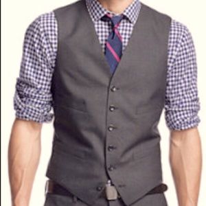 J. CREW Ludlow Slim Fit Four-Season Italian Wool Suit Vest in Charcoal Gray